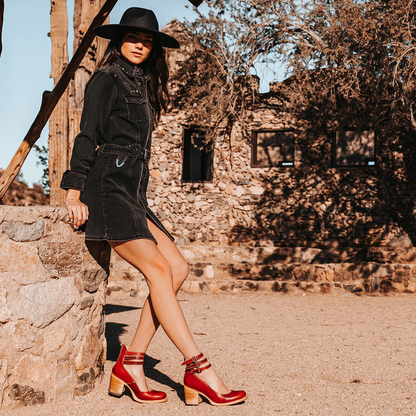 Shoe - Durable Blend Modern Shape & Stable Support.