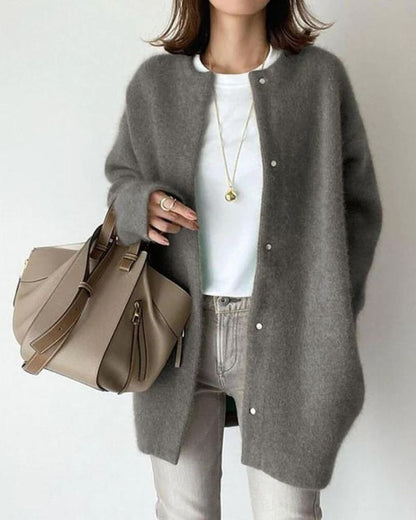 Verena | Warme Strickjacke Damen mit Rundhalsausschnitt und Knöpfen  | Lang