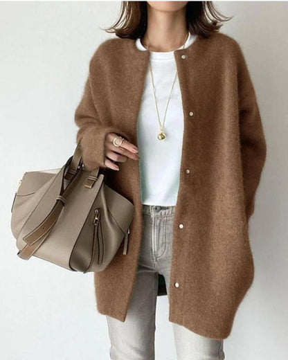 Verena | Warme Strickjacke Damen mit Rundhalsausschnitt und Knöpfen  | Lang