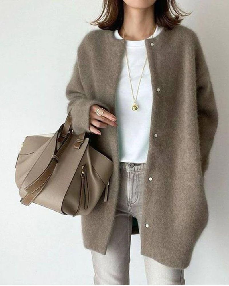 Verena | Warme Strickjacke Damen mit Rundhalsausschnitt und Knöpfen  | Lang